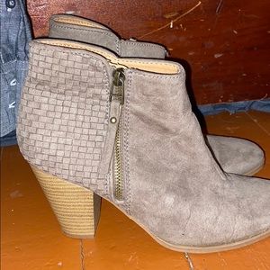 Zip up heels
